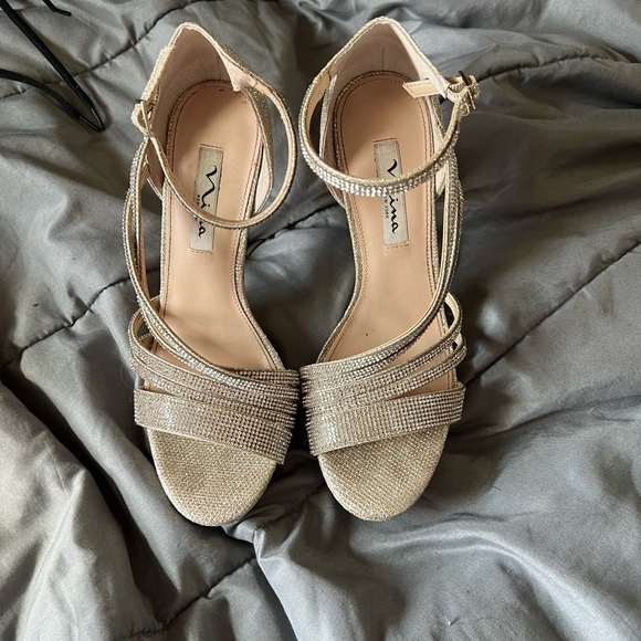 Gold strapped heals - Picture 1 of 2